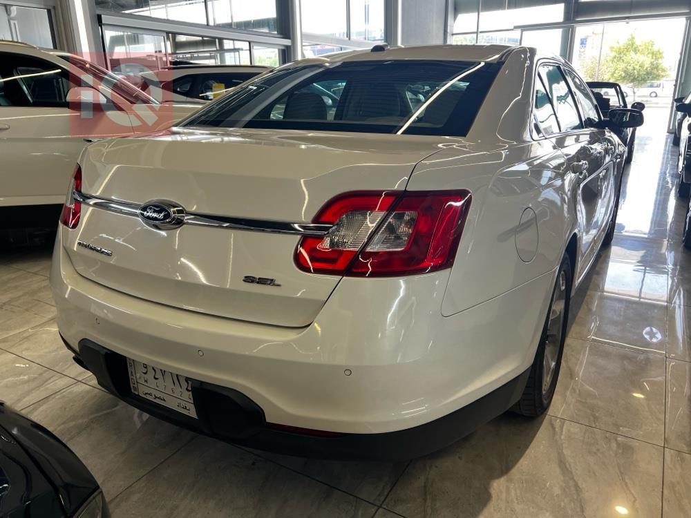 Ford Taurus